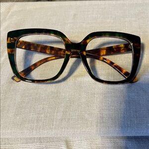 Elegant Tortoise Shell Square Glasses